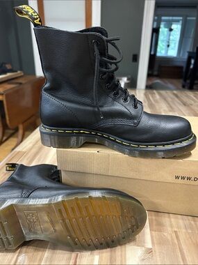Dr. Martens 1460 Pascal Black Lace-Up Women's Boots Size 9, never worn